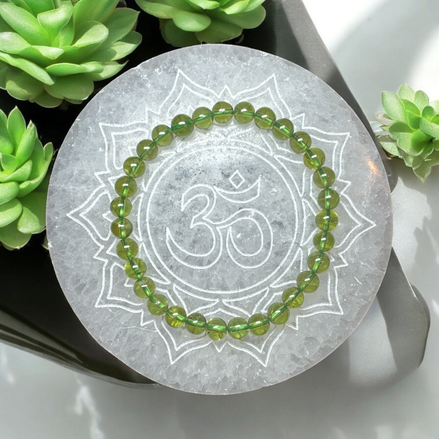Peridot Bracelet – Abundance, Renewal & Emotional Clarity (High-Grade Natural Beads)