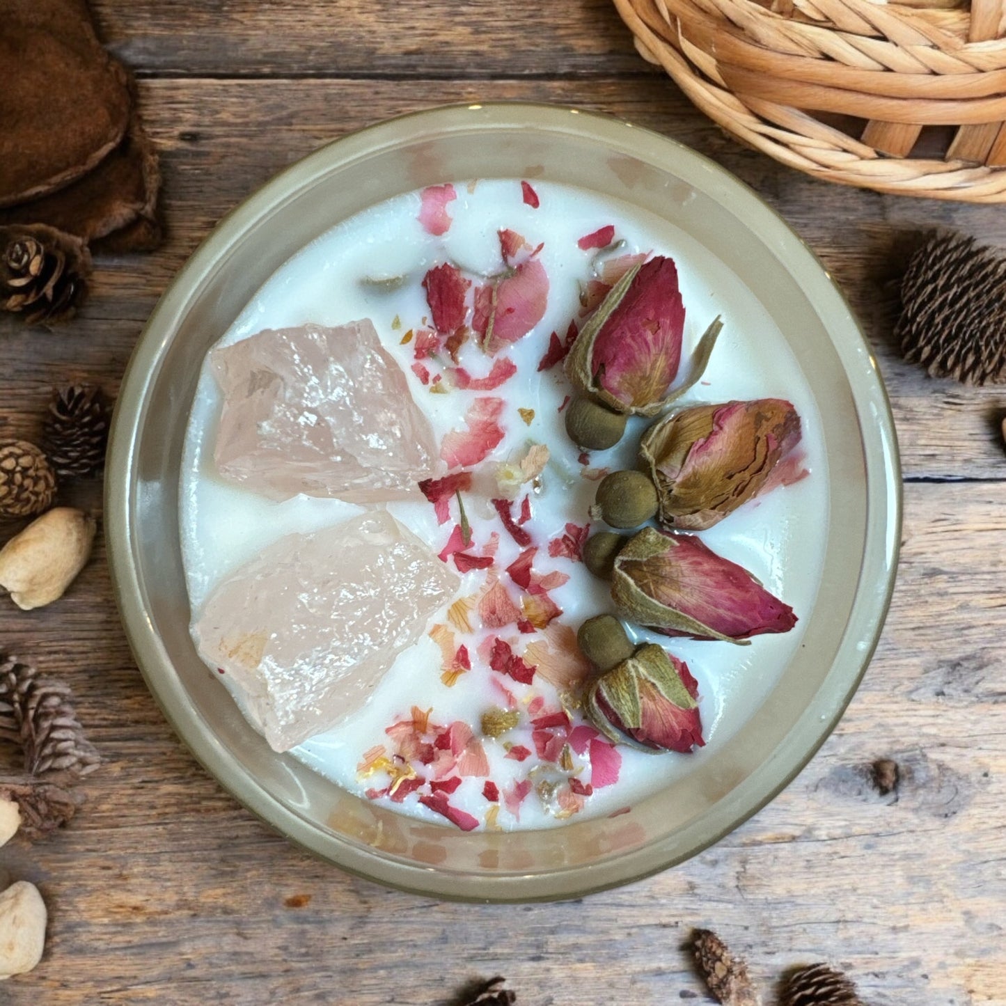 100% Soy Candle Lavender Eucalyptus + Rose Quartz