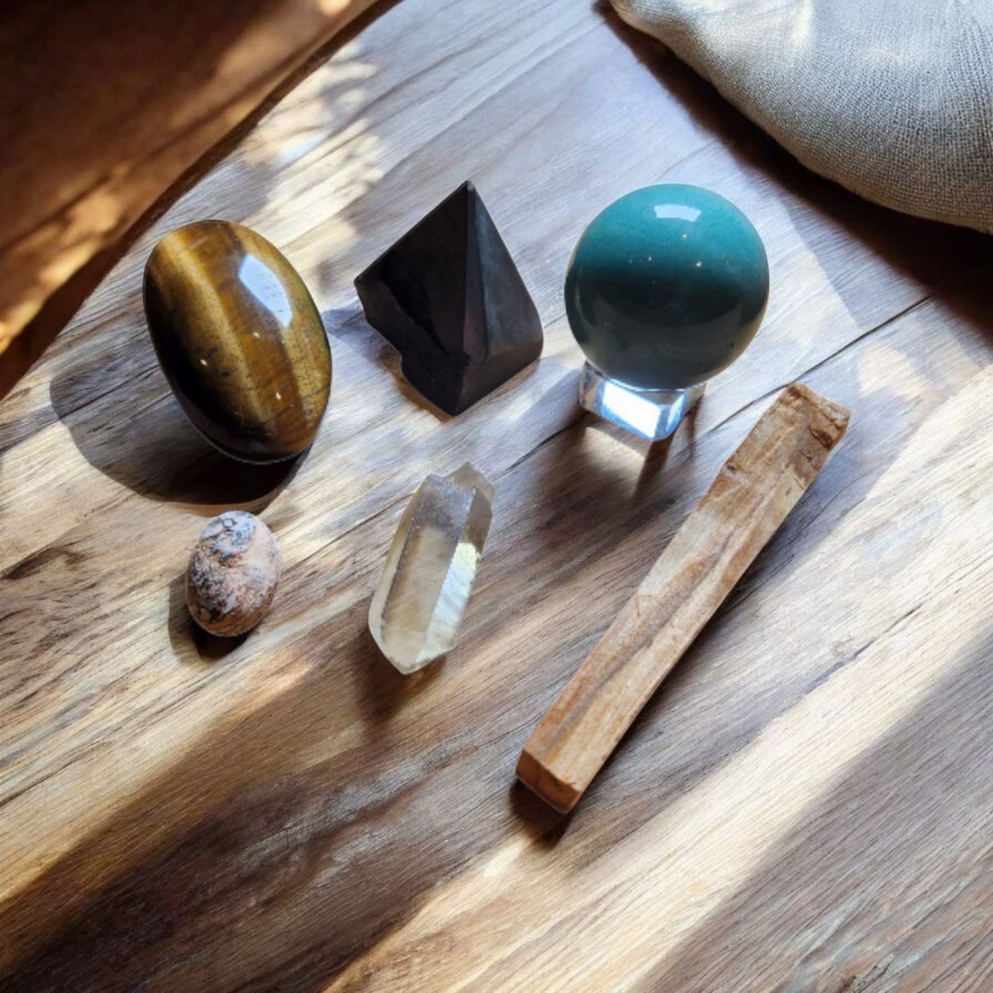 Sacred Gems – Abundance Kit – Citrine, Pyrite, Green Aventurine close up [variant:standard]