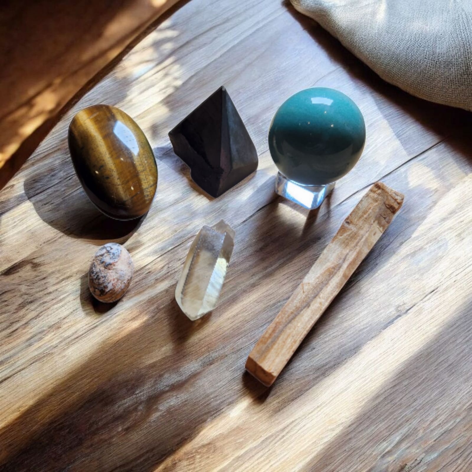 Sacred Gems – Abundance Kit – Citrine, Pyrite, Green Aventurine close up [variant:standard]