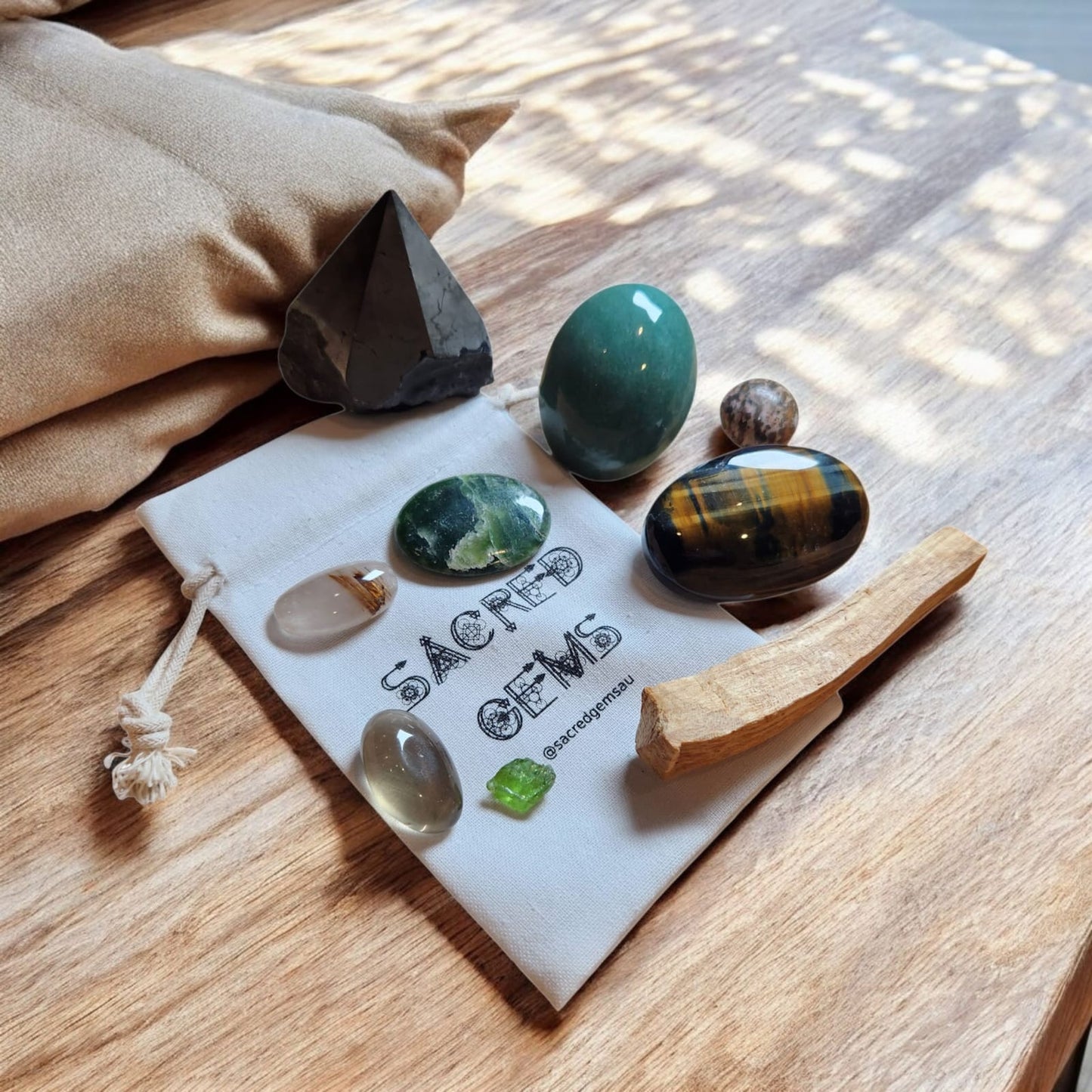 Sacred Gems – Abundance Crystal Kit – Deluxe Edition with jade, peridot & rutilated quartz [variant:deluxe]