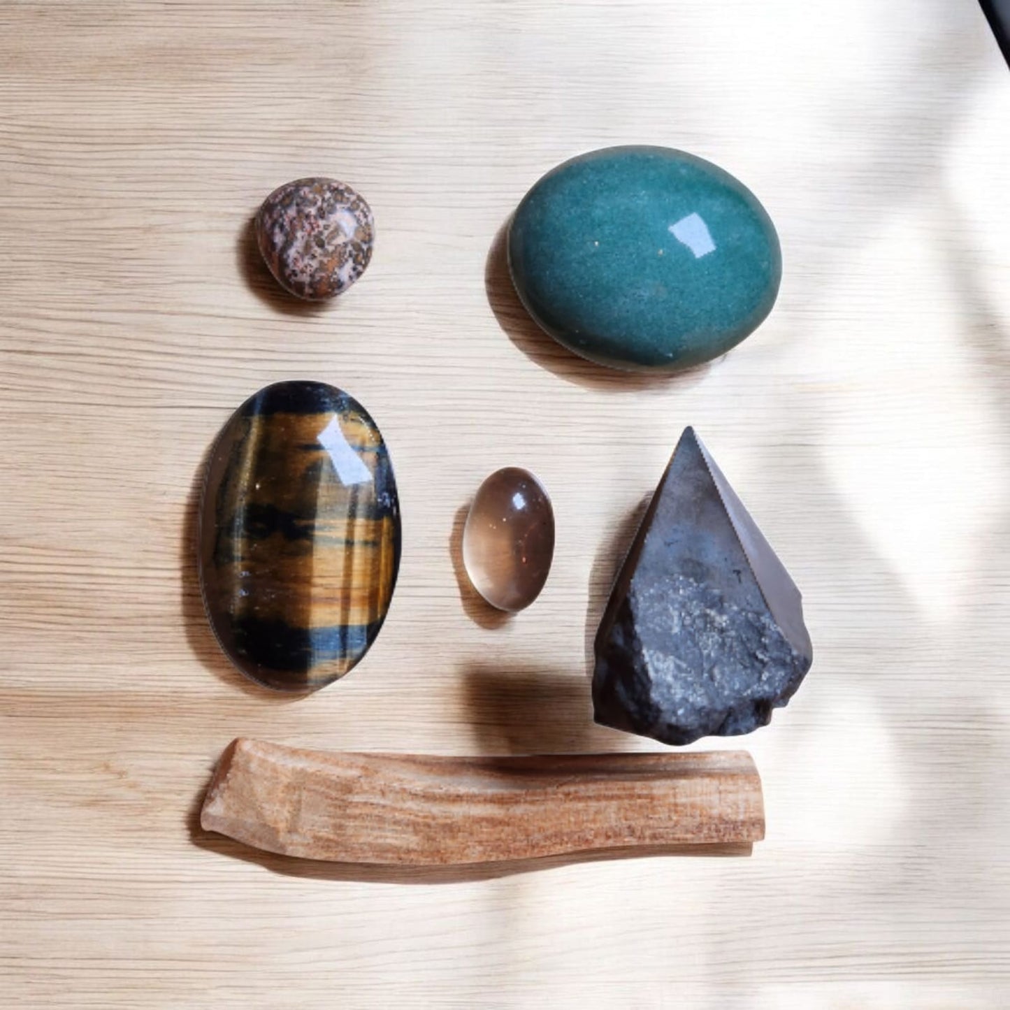 Sacred Gems – Abundance Crystal Kit – Standard Edition flat lay [variant:standard]