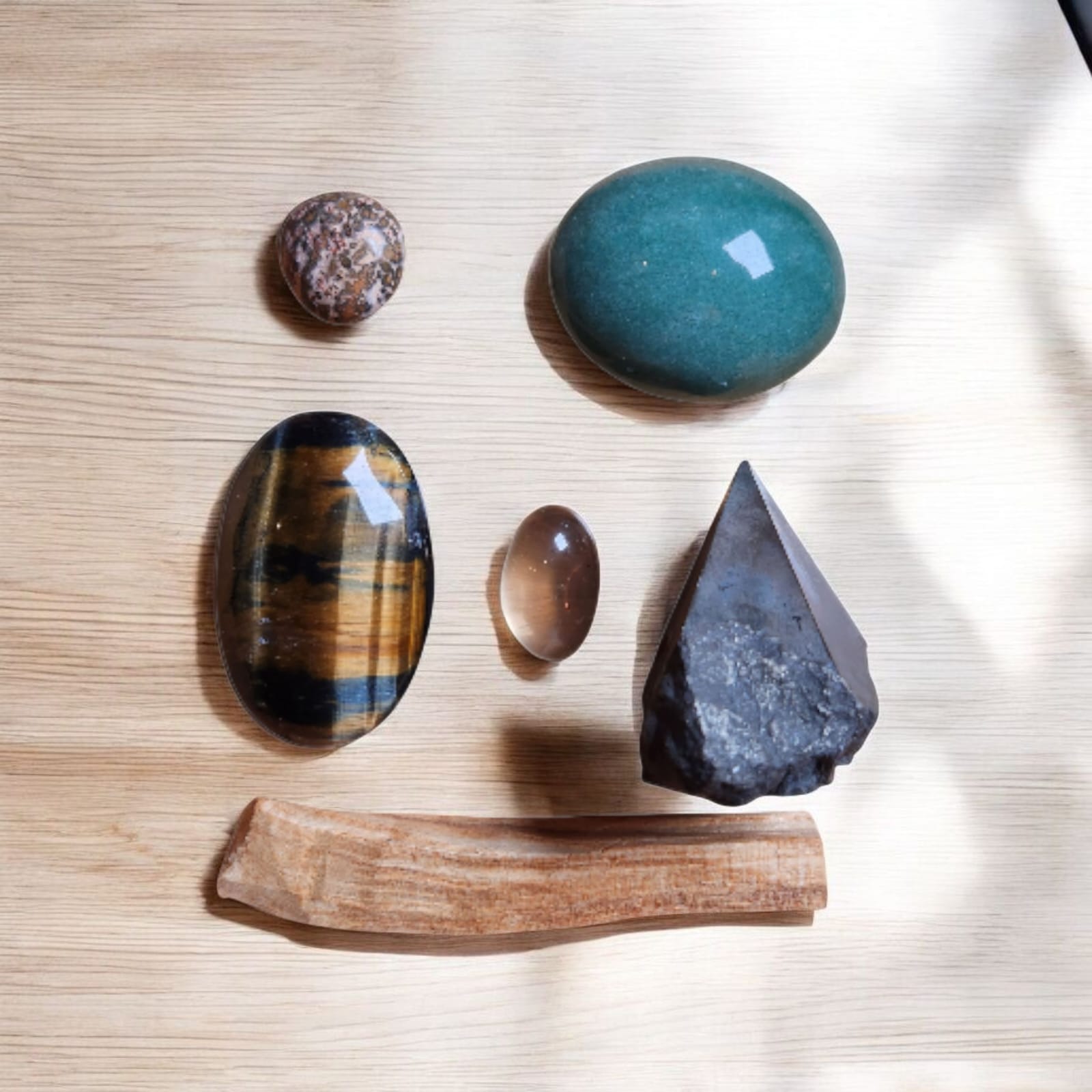 Sacred Gems – Abundance Crystal Kit – Standard Edition flat lay [variant:standard]