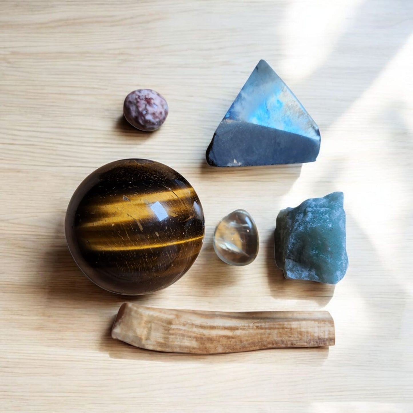 Sacred Gems – Abundance Crystal Kit – Standard Edition flat lay [variant:standard]