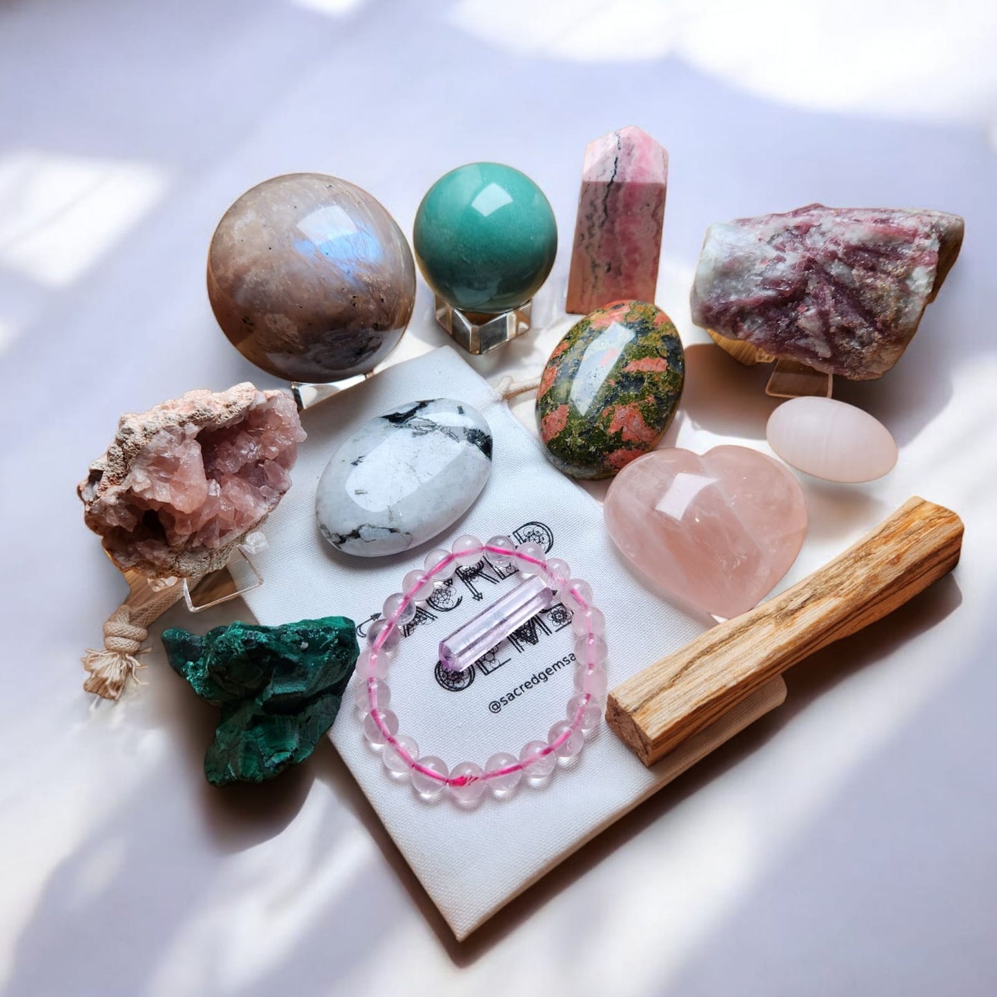 Sacred Gems – Love Crystal Kit – Deluxe Edition full contents flat lay including Kunzite and Rose Quartz bracelet [variant:super deluxe]
